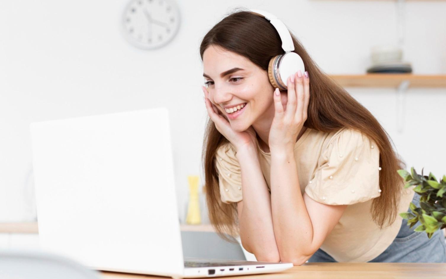 Team bei der Arbeit an Finanzanalysen